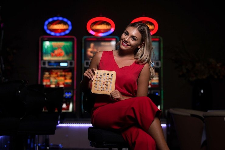 BandarQ table interface on ometogel with hand rankings and betting controls